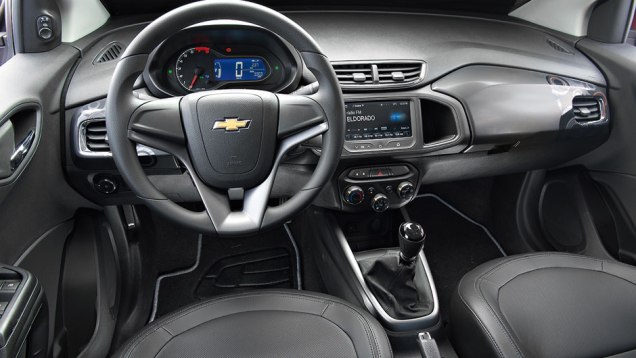 Onix tem ergonomia de minivan por dividir a base com a Spin | <a href="https://beta-develop.quatrorodas.abril.com.br/carros/comparativos/chevrolet-onix-x-chevrolet-agile-729371.shtml" rel="migration">Leia mais</a> Onix tem ergonomia de minivan por dividir a base com a Spin | <a href="https://beta-develop.quatrorodas.abril.com.br/carros/comparativos/chevrolet-onix-x-chevrolet-agile-729371.shtml" rel="migration">Leia mais</a>