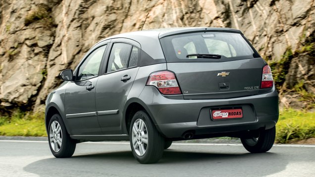 Visual da traseira não conversa com a dianteira, que não fala com a lateral - mas o Agile conquistou a clientela e vende bem | <a href="https://beta-develop.quatrorodas.abril.com.br/carros/comparativos/chevrolet-onix-x-chevrolet-agile-729371.shtml" rel="migration"></a> Visual da traseira não conversa com a dianteira, que não fala com a lateral - mas o Agile conquistou a clientela e vende bem | <a href="https://beta-develop.quatrorodas.abril.com.br/carros/comparativos/chevrolet-onix-x-chevrolet-agile-729371.shtml" rel="migration"></a>