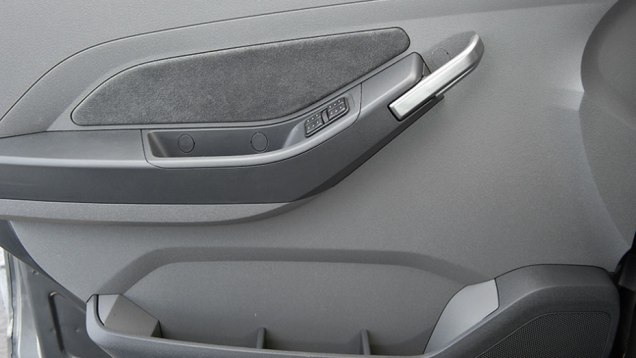 Vidros elétricos têm função um-toque para as 4 portas | <a href="https://beta-develop.quatrorodas.abril.com.br/carros/comparativos/chevrolet-onix-x-chevrolet-agile-729371.shtml" rel="migration">Leia mais</a> Vidros elétricos têm função um-toque para as 4 portas | <a href="https://beta-develop.quatrorodas.abril.com.br/carros/comparativos/chevrolet-onix-x-chevrolet-agile-729371.shtml" rel="migration">Leia mais</a>