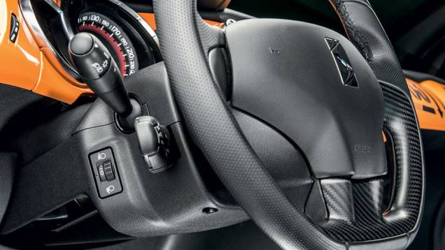 ...os mesmos do DS3 normal | <a href="https://beta-develop.quatrorodas.abril.com.br/carros/testes/citroen-ds3-racing-728659.shtml" rel="migration">Leia mais</a> ...os mesmos do DS3 normal | <a href="https://beta-develop.quatrorodas.abril.com.br/carros/testes/citroen-ds3-racing-728659.shtml" rel="migration">Leia mais</a>