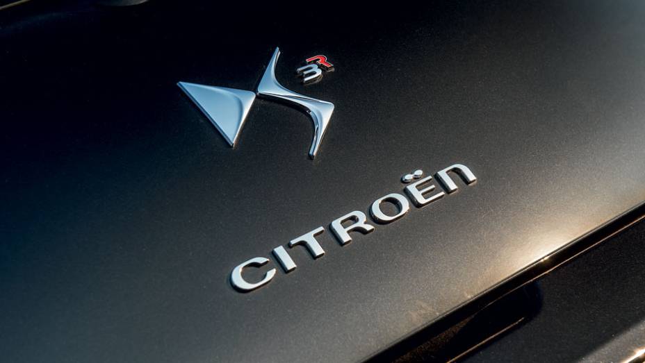 <a href="https://beta-develop.quatrorodas.abril.com.br/carros/testes/citroen-ds3-racing-728659.shtml" rel="migration">Leia mais</a>