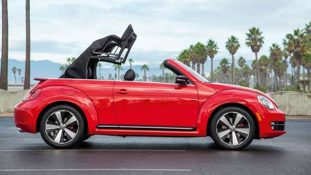 São só 9,5 segundos para descer a capota... | <a href="https://beta-develop.quatrorodas.abril.com.br/carros/impressoes/vw-fusca-cabrio-729186.shtml" rel="migration">Leia mais</a> São só 9,5 segundos para descer a capota... | <a href="https://beta-develop.quatrorodas.abril.com.br/carros/impressoes/vw-fusca-cabrio-729186.shtml" rel="migration">Leia mais</a>