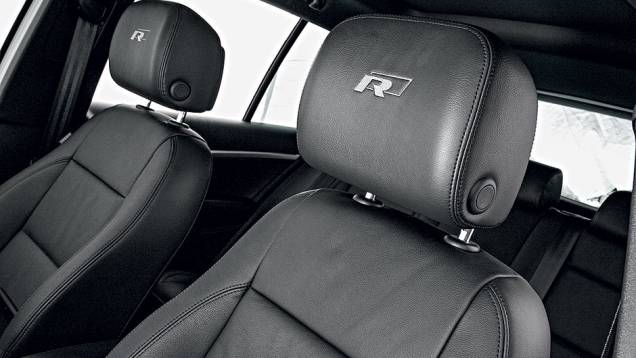 Bancos personalizados, só no pacote Completo | <a href="https://beta-develop.quatrorodas.abril.com.br/carros/lancamentos/vw-tiguan-r-line-726908.shtml" rel="migration">Leia mais</a> Bancos personalizados, só no pacote Completo | <a href="https://beta-develop.quatrorodas.abril.com.br/carros/lancamentos/vw-tiguan-r-line-726908.shtml" rel="migration">Leia mais</a>