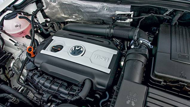 O motor 2.0 TSI é o mesmo da versão "normal" | <a href="https://beta-develop.quatrorodas.abril.com.br/carros/lancamentos/vw-tiguan-r-line-726908.shtml" rel="migration">Leia mais</a> O motor 2.0 TSI é o mesmo da versão "normal" | <a href="https://beta-develop.quatrorodas.abril.com.br/carros/lancamentos/vw-tiguan-r-line-726908.shtml" rel="migration">Leia mais</a>