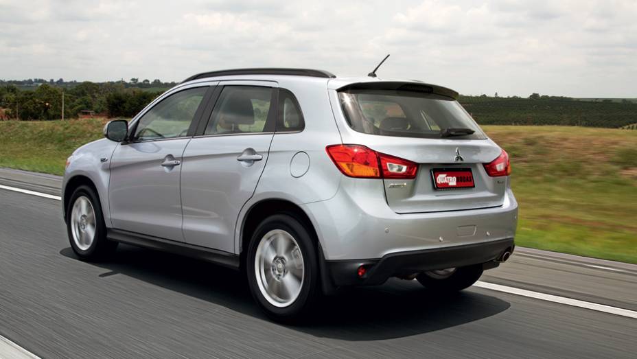 Novo para-choque desistiu do estilo off-road | <a href="https://beta-develop.quatrorodas.abril.com.br/carros/lancamentos/mitsubishi-asx-awd-732859.shtml" rel="migration">Leia mais</a> Novo para-choque desistiu do estilo off-road | <a href="https://beta-develop.quatrorodas.abril.com.br/carros/lancamentos/mitsubishi-asx-awd-732859.shtml" rel="migration">Leia mais</a>