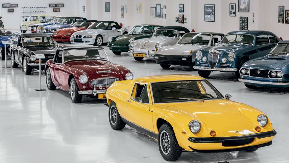 Ingleses Lotus Europa e Austin Healey puxam o cordão europeu | <a href="https://beta-develop.quatrorodas.abril.com.br/reportagens/geral/arca-tesouros-733321.shtml" rel="migration">Leia mais</a>