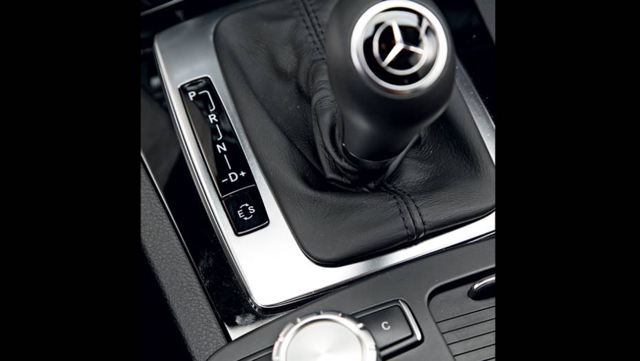 Engates manuais são para o lado | <a href="https://beta-develop.quatrorodas.abril.com.br/carros/comparativos/bmw-320i-x-mercedes-benz-c180-733587.shtml" rel="migration">Leia mais</a> Engates manuais são para o lado | <a href="https://beta-develop.quatrorodas.abril.com.br/carros/comparativos/bmw-320i-x-mercedes-benz-c180-733587.shtml" rel="migration">Leia mais</a>