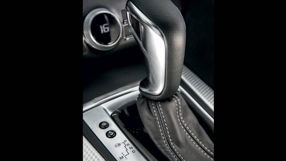 Câmbio é automático, com seis marchas | <a href="https://beta-develop.quatrorodas.abril.com.br/carros/testes/citroen-ds5-733608.shtml" rel="migration">Leia mais</a> Câmbio é automático, com seis marchas | <a href="https://beta-develop.quatrorodas.abril.com.br/carros/testes/citroen-ds5-733608.shtml" rel="migration">Leia mais</a>