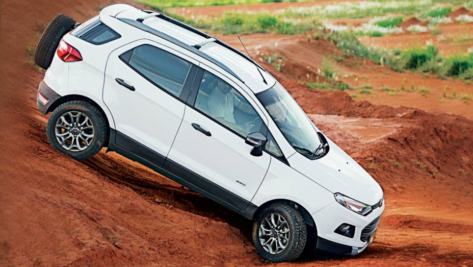 Preservação do patrimônio: bom ângulo de entrada evita danos à dianteira | <a href="https://beta-develop.quatrorodas.abril.com.br/carros/comparativos/ford-ecosport-4x2-x-ford-ecosport-4x4-732986.shtml" rel="migration">Leia mais</a>