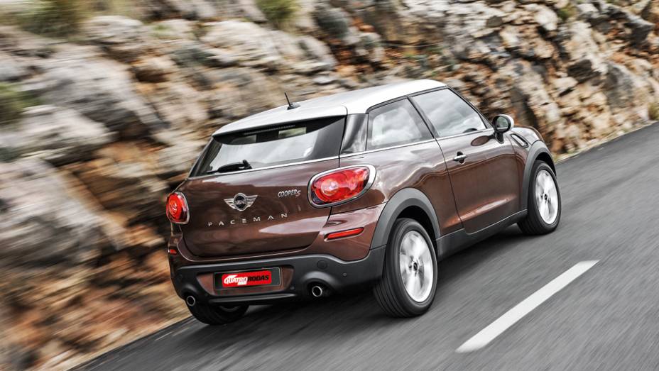 Traseira volumosa destoa do desenho elegante do perfil esportivo da carroceria | <a href="https://beta-develop.quatrorodas.abril.com.br/carros/impressoes/mini-paceman-cooper-s-733312.shtml" rel="migration">Leia mais</a>