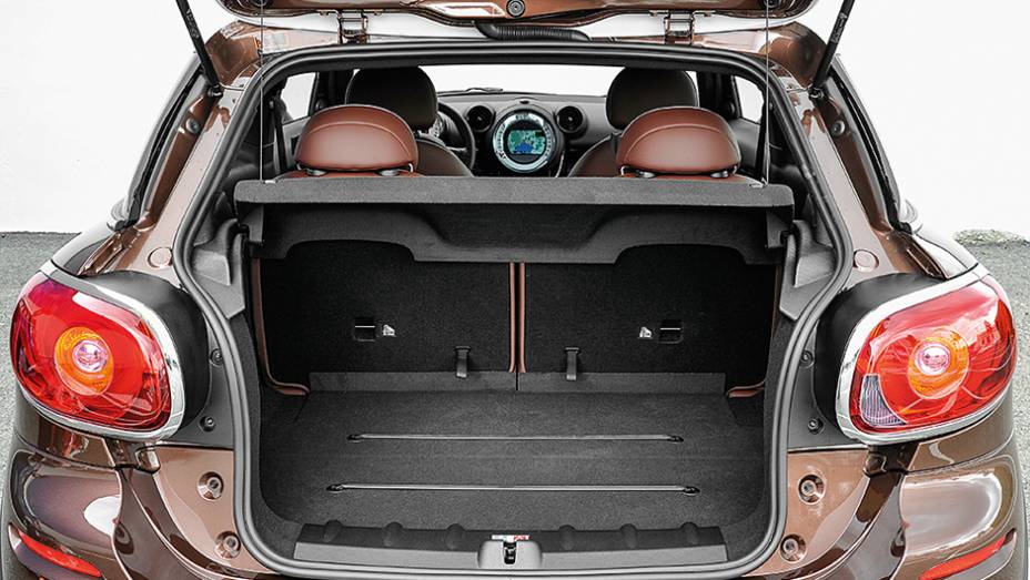 Porta-malas de 330 litros é ampliado... | <a href="https://beta-develop.quatrorodas.abril.com.br/carros/impressoes/mini-paceman-cooper-s-733312.shtml" rel="migration">Leia mais</a>