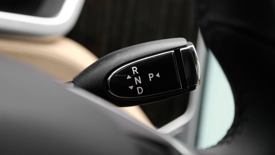 Câmbio com uma marcha à frente e ré | <a href="https://beta-develop.quatrorodas.abril.com.br/carros/impressoes/tesla-model-s-733082.shtml" rel="migration">Leia mais</a> Câmbio com uma marcha à frente e ré | <a href="https://beta-develop.quatrorodas.abril.com.br/carros/impressoes/tesla-model-s-733082.shtml" rel="migration">Leia mais</a>