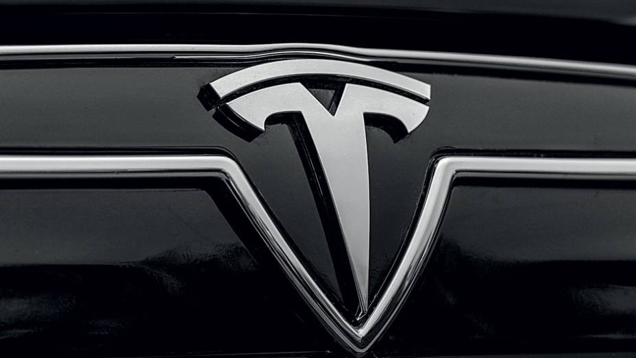 A Tesla estreou com o Roadster, em 2008 | <a href="https://beta-develop.quatrorodas.abril.com.br/carros/impressoes/tesla-model-s-733082.shtml" rel="migration">Leia mais</a> A Tesla estreou com o Roadster, em 2008 | <a href="https://beta-develop.quatrorodas.abril.com.br/carros/impressoes/tesla-model-s-733082.shtml" rel="migration">Leia mais</a>