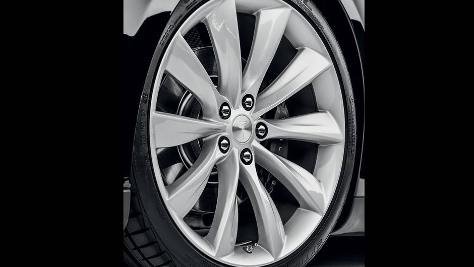<a href="https://beta-develop.quatrorodas.abril.com.br/carros/impressoes/tesla-model-s-733082.shtml" rel="migration">Leia mais</a>