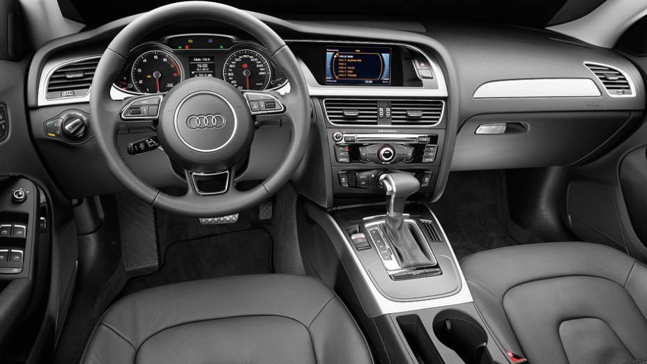 Interior mantém o bom acabamento das demais versões | <a href="https://beta-develop.quatrorodas.abril.com.br/carros/lancamentos/audi-a4-attraction-734796.shtml" rel="migration">Leia mais</a>