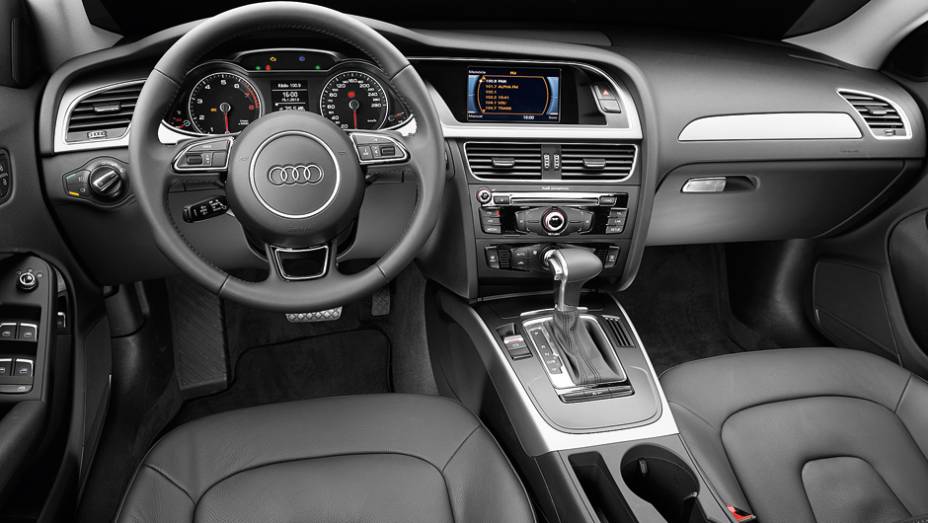 Interior mant&eacute;m o bom acabamento das demais vers&otilde;es | <a href="https://beta-develop.quatrorodas.abril.com.br/carros/lancamentos/audi-a4-attraction-734796.shtml" rel="migration">Leia mais</a>