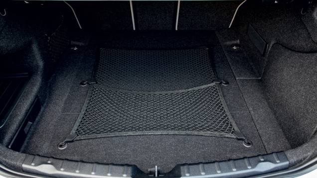 ...para acomodar a bateria... | <a href="https://beta-develop.quatrorodas.abril.com.br/carros/impressoes/bmw-activehybrid3-736194.shtml" rel="migration">Leia mais</a> ...para acomodar a bateria... | <a href="https://beta-develop.quatrorodas.abril.com.br/carros/impressoes/bmw-activehybrid3-736194.shtml" rel="migration">Leia mais</a>