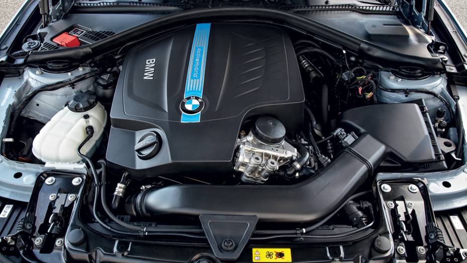 O 3.0 turbo dianteiro gera 306 cv | <a href="https://beta-develop.quatrorodas.abril.com.br/carros/impressoes/bmw-activehybrid3-736194.shtml" rel="migration">Leia mais</a>