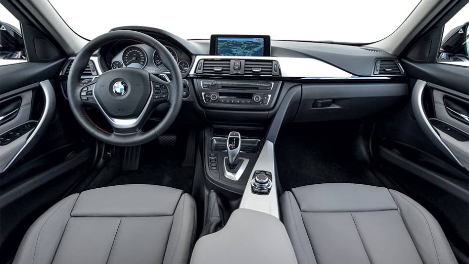 GPS lê a estrada à frente para ajudar a carregar a bateria | <a href="https://beta-develop.quatrorodas.abril.com.br/carros/impressoes/bmw-activehybrid3-736194.shtml" rel="migration">Leia mais</a>
