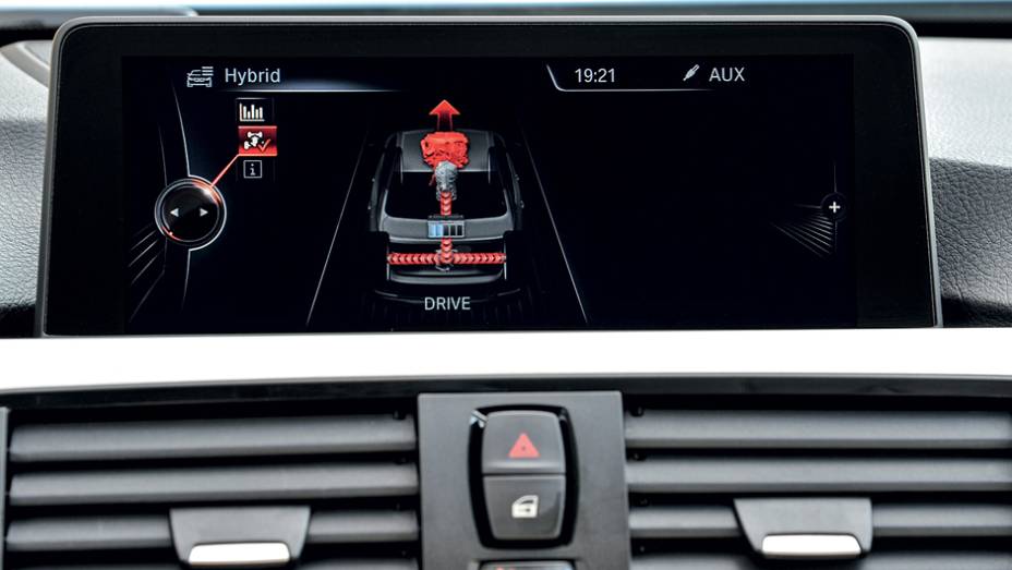 ...ao uso exclusivo do motor a combustão | <a href="https://beta-develop.quatrorodas.abril.com.br/carros/impressoes/bmw-activehybrid3-736194.shtml" rel="migration">Leia mais</a>