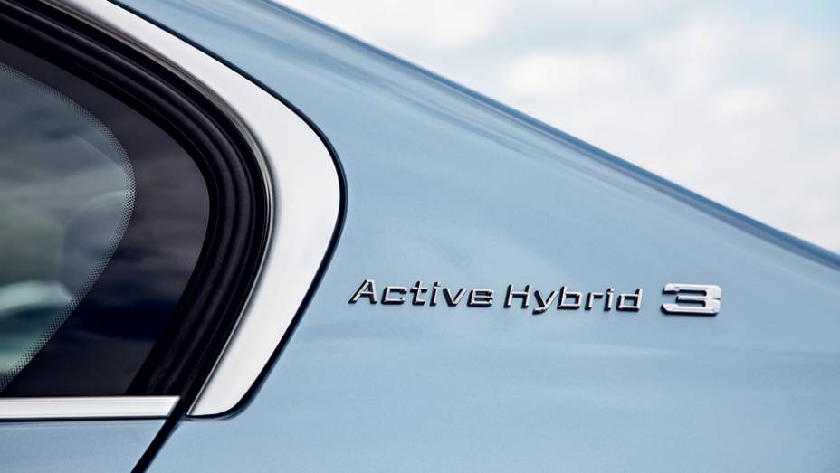 <a href="https://beta-develop.quatrorodas.abril.com.br/carros/impressoes/bmw-activehybrid3-736194.shtml" rel="migration">Leia mais</a> <a href="https://beta-develop.quatrorodas.abril.com.br/carros/impressoes/bmw-activehybrid3-736194.shtml" rel="migration">Leia mais</a>