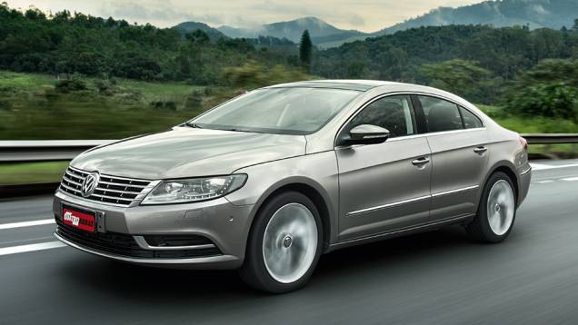 A grade dianteira cromada é igual à do VW Passat | <a href="https://beta-develop.quatrorodas.abril.com.br/carros/lancamentos/volkswagen-cc-v6-3-6-734636.shtml" rel="migration">Leia mais</a> A grade dianteira cromada é igual à do VW Passat | <a href="https://beta-develop.quatrorodas.abril.com.br/carros/lancamentos/volkswagen-cc-v6-3-6-734636.shtml" rel="migration">Leia mais</a>