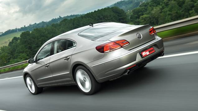 As lanternas multifacetadas, com leds, fazem parte do DNA dos novos Volkswagen | <a href="https://beta-develop.quatrorodas.abril.com.br/carros/lancamentos/volkswagen-cc-v6-3-6-734636.shtml" rel="migration">Leia mais</a> As lanternas multifacetadas, com leds, fazem parte do DNA dos novos Volkswagen | <a href="https://beta-develop.quatrorodas.abril.com.br/carros/lancamentos/volkswagen-cc-v6-3-6-734636.shtml" rel="migration">Leia mais</a>