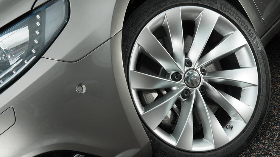 Rodas esportivas aro 18 | <a href="https://beta-develop.quatrorodas.abril.com.br/carros/lancamentos/volkswagen-cc-v6-3-6-734636.shtml" rel="migration">Leia mais</a> Rodas esportivas aro 18 | <a href="https://beta-develop.quatrorodas.abril.com.br/carros/lancamentos/volkswagen-cc-v6-3-6-734636.shtml" rel="migration">Leia mais</a>