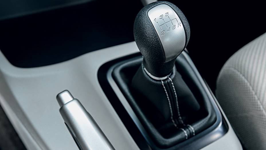 Vers&atilde;o de entrada traz novo c&acirc;mbio manual de seis marchas | <a href="https://beta-develop.quatrorodas.abril.com.br/carros/testes/honda-civic-2014-735270.shtml" rel="migration">Leia mais</a>