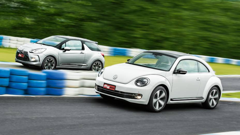 Dupla dinâmica: Fusca e Ds3 são espertos, bonitos e nem tão caros | <a href="https://beta-develop.quatrorodas.abril.com.br/carros/comparativos/citroen-ds3-x-volkswagen-fusca-735122.shtml" rel="migration">Leia mais</a> | <a href="https://beta-develop.quatrorodas.abril.com.br/galerias/volkswagen/ds3-ed-" rel="migration"></a>