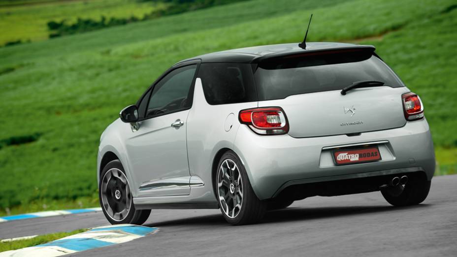 Layout arrojado: carroceria e rodas com pintura bicolor | <a href="https://beta-develop.quatrorodas.abril.com.br/carros/comparativos/citroen-ds3-x-volkswagen-fusca-735122.shtml" rel="migration">Leia mais</a> | <a href="https://beta-develop.quatrorodas.abril.com.br/galerias/volkswagen/ds3-ed-02-2013-73" rel="migration"></a> Layout arrojado: carroceria e rodas com pintura bicolor | <a href="https://beta-develop.quatrorodas.abril.com.br/carros/comparativos/citroen-ds3-x-volkswagen-fusca-735122.shtml" rel="migration">Leia mais</a> | <a href="https://beta-develop.quatrorodas.abril.com.br/galerias/volkswagen/ds3-ed-02-2013-73" rel="migration"></a>