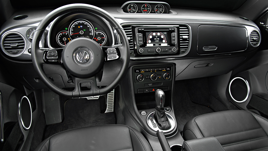 Volante multifuncional, opcional, tem borboletas de c&acirc;mbio | <a href="https://beta-develop.quatrorodas.abril.com.br/carros/comparativos/citroen-ds3-x-volkswagen-fusca-735122.shtml" rel="migration">Leia mais</a> | <a href="https://beta-develop.quatrorodas.abril.com.br/galerias/citroen/fusca-ed-02-2013-" rel="migration"></a>