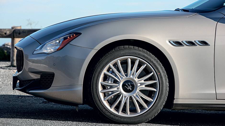 Rodas aro 20 e freios da Brembo | <a href="https://beta-develop.quatrorodas.abril.com.br/carros/impressoes/maserati-quattroporte-736318.shtml" rel="migration">Leia mais</a> Rodas aro 20 e freios da Brembo | <a href="https://beta-develop.quatrorodas.abril.com.br/carros/impressoes/maserati-quattroporte-736318.shtml" rel="migration">Leia mais</a>