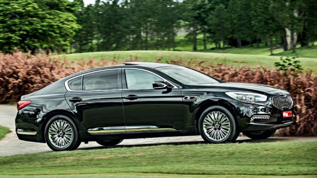 Vidros especiais garantem o silêncio a bordo | <a href="https://beta-develop.quatrorodas.abril.com.br/carros/testes/kia-quoris-735960.shtml" rel="migration">Leia mais</a> Vidros especiais garantem o silêncio a bordo | <a href="https://beta-develop.quatrorodas.abril.com.br/carros/testes/kia-quoris-735960.shtml" rel="migration">Leia mais</a>
