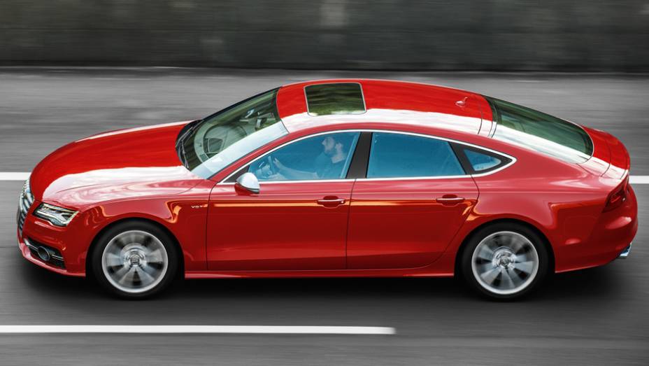 Teto solar e retrovisores de alumínio são itens de série | <a href="https://beta-develop.quatrorodas.abril.com.br/carros/testes/audi-s7-sportback-739614.shtml" rel="migration">Leia mais</a> Teto solar e retrovisores de alumínio são itens de série | <a href="https://beta-develop.quatrorodas.abril.com.br/carros/testes/audi-s7-sportback-739614.shtml" rel="migration">Leia mais</a>