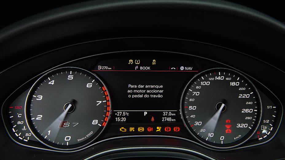 Controle de som, TV, telefone e GPS | <a href="https://beta-develop.quatrorodas.abril.com.br/carros/testes/audi-s7-sportback-739614.shtml" rel="migration">Leia mais</a> Controle de som, TV, telefone e GPS | <a href="https://beta-develop.quatrorodas.abril.com.br/carros/testes/audi-s7-sportback-739614.shtml" rel="migration">Leia mais</a>