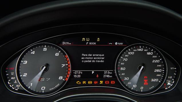 Controle de som, TV, telefone e GPS | <a href="https://beta-develop.quatrorodas.abril.com.br/carros/testes/audi-s7-sportback-739614.shtml" rel="migration">Leia mais</a> Controle de som, TV, telefone e GPS | <a href="https://beta-develop.quatrorodas.abril.com.br/carros/testes/audi-s7-sportback-739614.shtml" rel="migration">Leia mais</a>