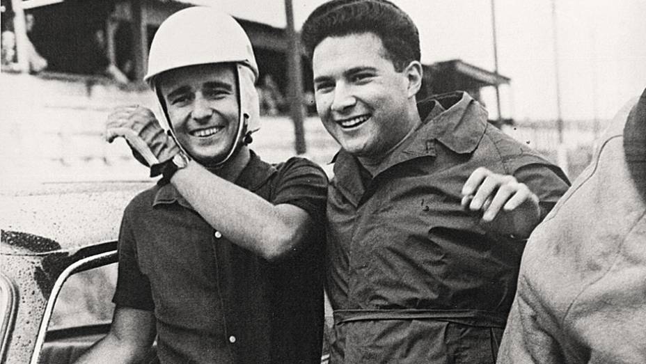 Em 1960, o DKW 18 chega para vistoria, antes das Mil Milhas | <a href="https://beta-develop.quatrorodas.abril.com.br/reportagens/classicos/bird-clemente-homem-tempo-740103.shtml" rel="migration">Leia mais</a> Em 1960, o DKW 18 chega para vistoria, antes das Mil Milhas | <a href="https://beta-develop.quatrorodas.abril.com.br/reportagens/classicos/bird-clemente-homem-tempo-740103.shtml" rel="migration">Leia mais</a>