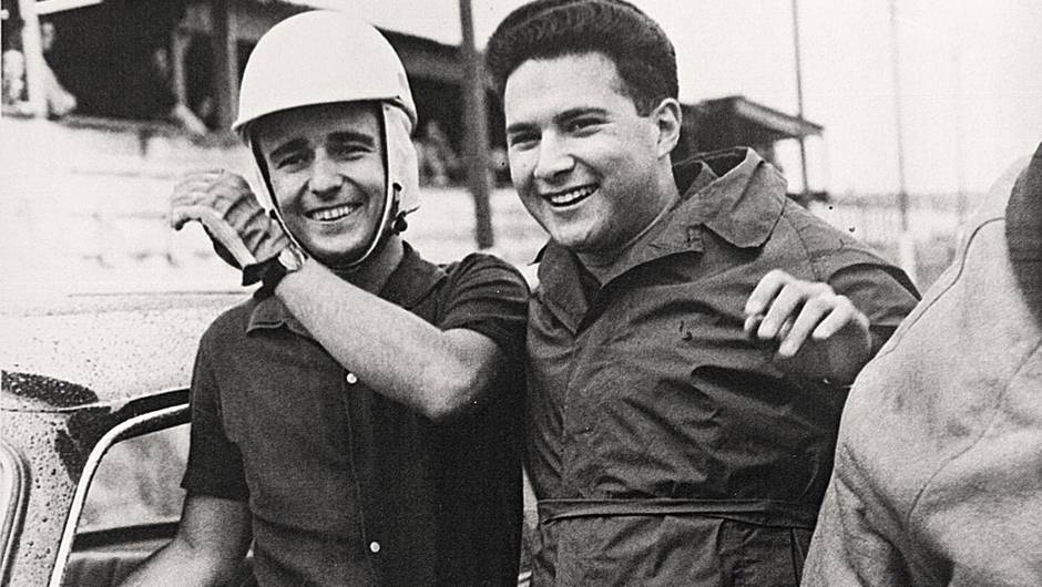 Em 1960, o DKW 18 chega para vistoria, antes das Mil Milhas | <a href="https://beta-develop.quatrorodas.abril.com.br/reportagens/classicos/bird-clemente-homem-tempo-740103.shtml" rel="migration">Leia mais</a> Em 1960, o DKW 18 chega para vistoria, antes das Mil Milhas | <a href="https://beta-develop.quatrorodas.abril.com.br/reportagens/classicos/bird-clemente-homem-tempo-740103.shtml" rel="migration">Leia mais</a>