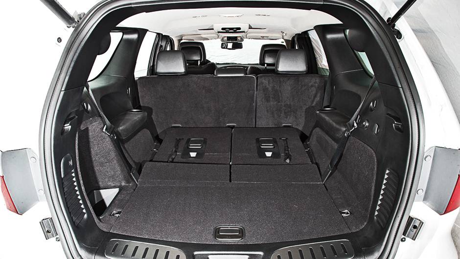 ... a capacidade de carga vai de 490 para 1350 litros | <a href="https://beta-develop.quatrorodas.abril.com.br/carros/lancamentos/dodge-durango-citadel-736456.shtml" rel="migration">Leia mais</a>