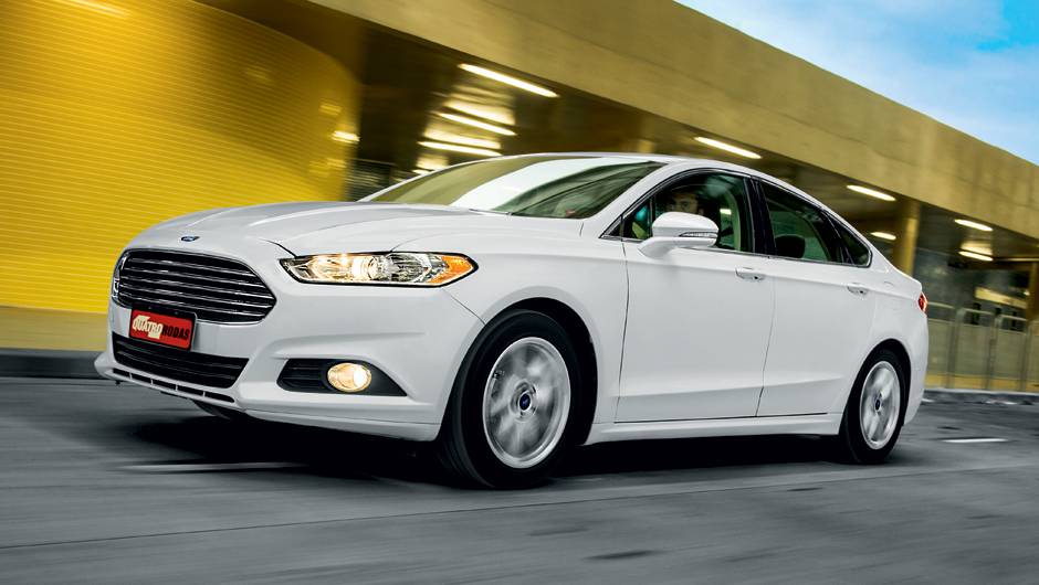 Retrovisores da cor da carroceria, com pisca, s&atilde;o itens de s&eacute;rie | <a href="https://beta-develop.quatrorodas.abril.com.br/carros/testes/ford-fusion-2-5-flex-736957.shtml" rel="migration">Leia mais</a>