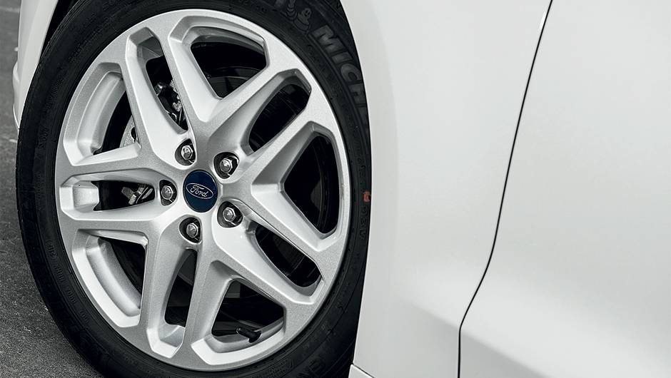 <a href="https://beta-develop.quatrorodas.abril.com.br/carros/testes/ford-fusion-2-5-flex-736957.shtml" rel="migration">Leia mais</a> <a href="https://beta-develop.quatrorodas.abril.com.br/carros/testes/ford-fusion-2-5-flex-736957.shtml" rel="migration">Leia mais</a>