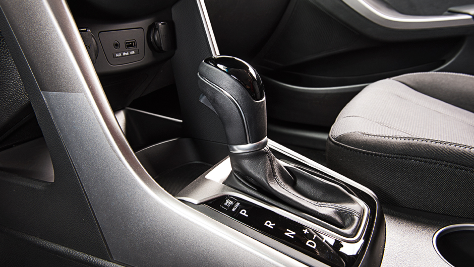 C&acirc;mbio autom&aacute;tico tem seis marchas | <a href="https://beta-develop.quatrorodas.abril.com.br/carros/testes/hyundai-i30-1-6-16v-flex-738228.shtml" rel="migration">Leia mais</a>