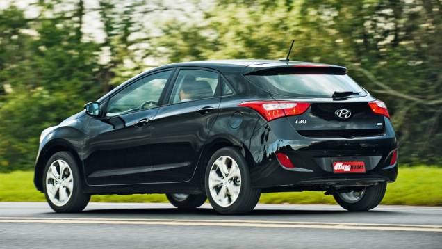 A traseira é o ângulo em que o i30 mais se assemelha ao HB20, sobretudo no desenho das lanternas e do porta-malas | <a href="https://beta-develop.quatrorodas.abril.com.br/carros/testes/hyundai-i30-1-6-16v-flex-738228.shtml" rel="migration">Leia mais</a> A traseira é o ângulo em que o i30 mais se assemelha ao HB20, sobretudo no desenho das lanternas e do porta-malas | <a href="https://beta-develop.quatrorodas.abril.com.br/carros/testes/hyundai-i30-1-6-16v-flex-738228.shtml" rel="migration">Leia mais</a>