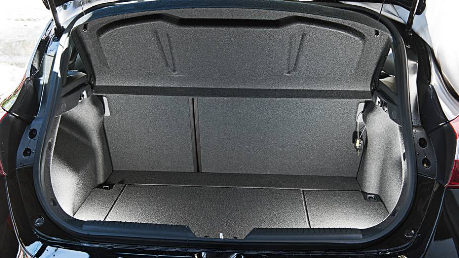 Porta-malas cresceu: passou de 340 para 378 litros | <a href="https://beta-develop.quatrorodas.abril.com.br/carros/testes/hyundai-i30-1-6-16v-flex-738228.shtml" rel="migration">Leia mais</a> Porta-malas cresceu: passou de 340 para 378 litros | <a href="https://beta-develop.quatrorodas.abril.com.br/carros/testes/hyundai-i30-1-6-16v-flex-738228.shtml" rel="migration">Leia mais</a>