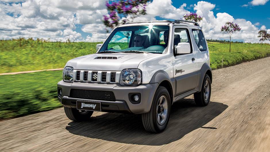 O atual Jimny está uma geração acima do Samurai importado nos anos 90 | <a href="https://beta-develop.quatrorodas.abril.com.br/carros/testes/suzuki-jimny-737775.shtml" rel="migration">Leia mais</a> O atual Jimny está uma geração acima do Samurai importado nos anos 90 | <a href="https://beta-develop.quatrorodas.abril.com.br/carros/testes/suzuki-jimny-737775.shtml" rel="migration">Leia mais</a>