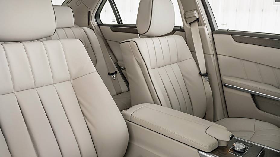 Sem grandes mudanças no interior, o espaço é o mesmo da versão anterior | <a href="https://beta-develop.quatrorodas.abril.com.br/carros/impressoes/mercedes-benz-400-738463.shtml" rel="migration">Leia mais</a> Sem grandes mudanças no interior, o espaço é o mesmo da versão anterior | <a href="https://beta-develop.quatrorodas.abril.com.br/carros/impressoes/mercedes-benz-400-738463.shtml" rel="migration">Leia mais</a>