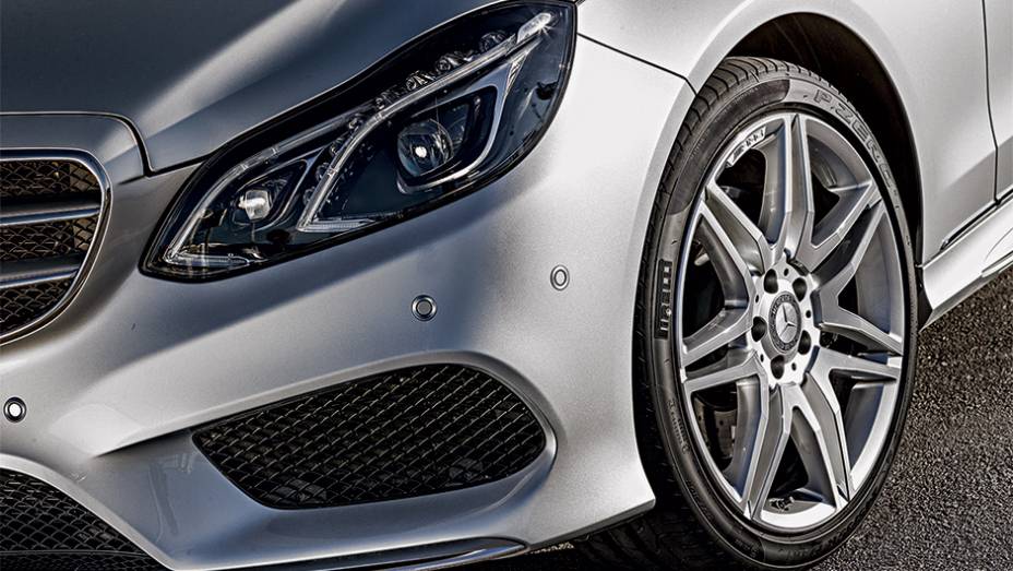 Rodas aro 17 e perfil 45 no E 400 | <a href="https://beta-develop.quatrorodas.abril.com.br/carros/impressoes/mercedes-benz-400-738463.shtml" rel="migration">Leia mais</a> Rodas aro 17 e perfil 45 no E 400 | <a href="https://beta-develop.quatrorodas.abril.com.br/carros/impressoes/mercedes-benz-400-738463.shtml" rel="migration">Leia mais</a>