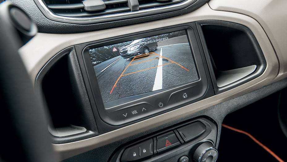 C&acirc;mera do MyLink &eacute; acess&oacute;rio | <a href="https://beta-develop.quatrorodas.abril.com.br/carros/testes/chevrolet-prisma-ltz-1-4-737233.shtml" rel="migration">Leia mais</a>
