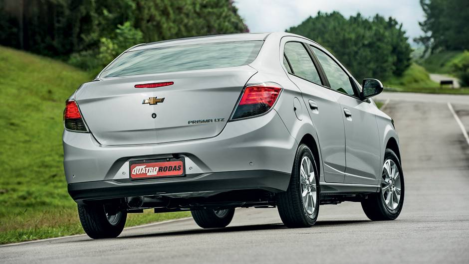 Vidro inclinado dificulta a visão traseira. Placa fica fora da tampa traseira | <a href="https://beta-develop.quatrorodas.abril.com.br/carros/testes/chevrolet-prisma-ltz-1-4-737233.shtml" rel="migration">Leia mais</a> Vidro inclinado dificulta a visão traseira. Placa fica fora da tampa traseira | <a href="https://beta-develop.quatrorodas.abril.com.br/carros/testes/chevrolet-prisma-ltz-1-4-737233.shtml" rel="migration">Leia mais</a>